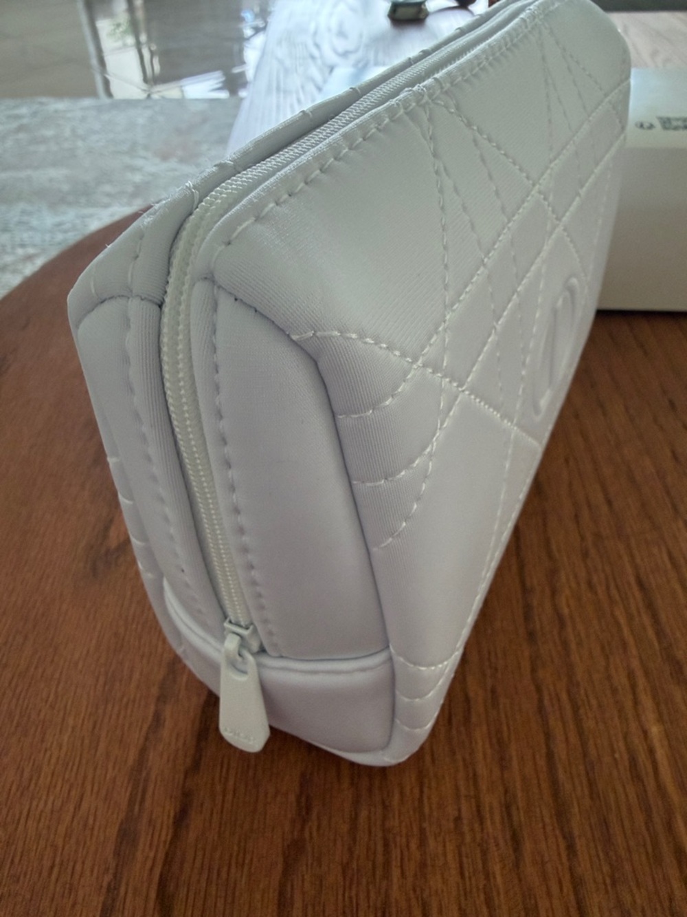 Dior White Quilted Leather Cosmetic Pouch - Picture 3 of 3